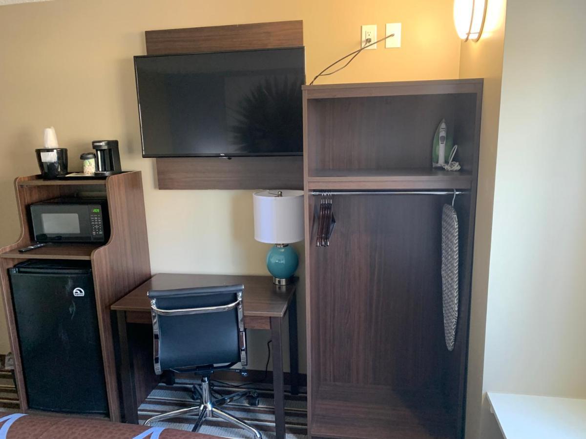 Super 8 By Wyndham Joliet Hotel Luaran gambar