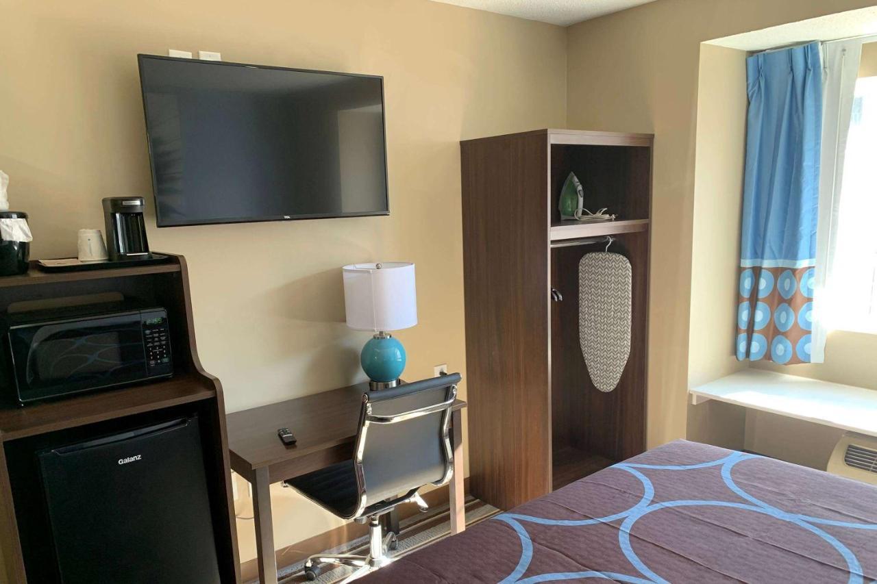 Super 8 By Wyndham Joliet Hotel Luaran gambar