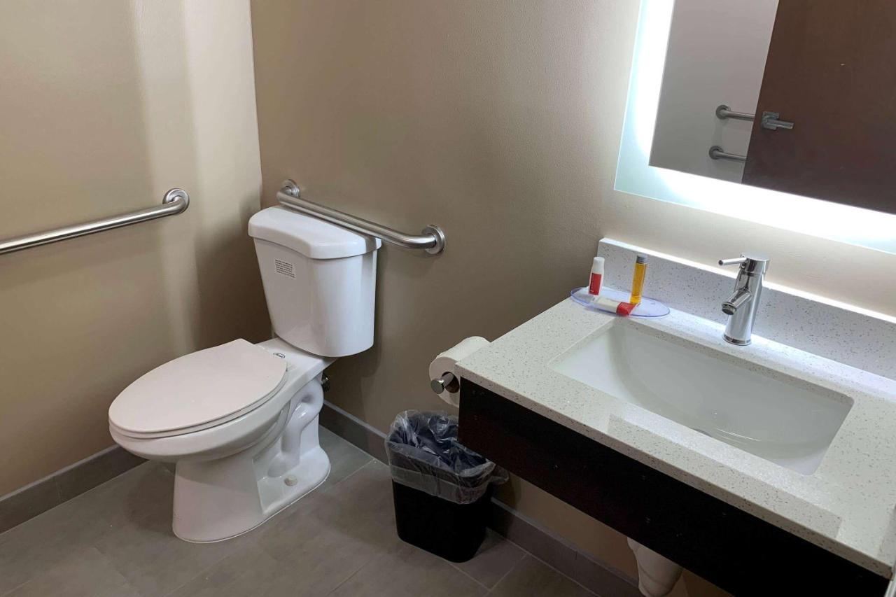 Super 8 By Wyndham Joliet Hotel Luaran gambar