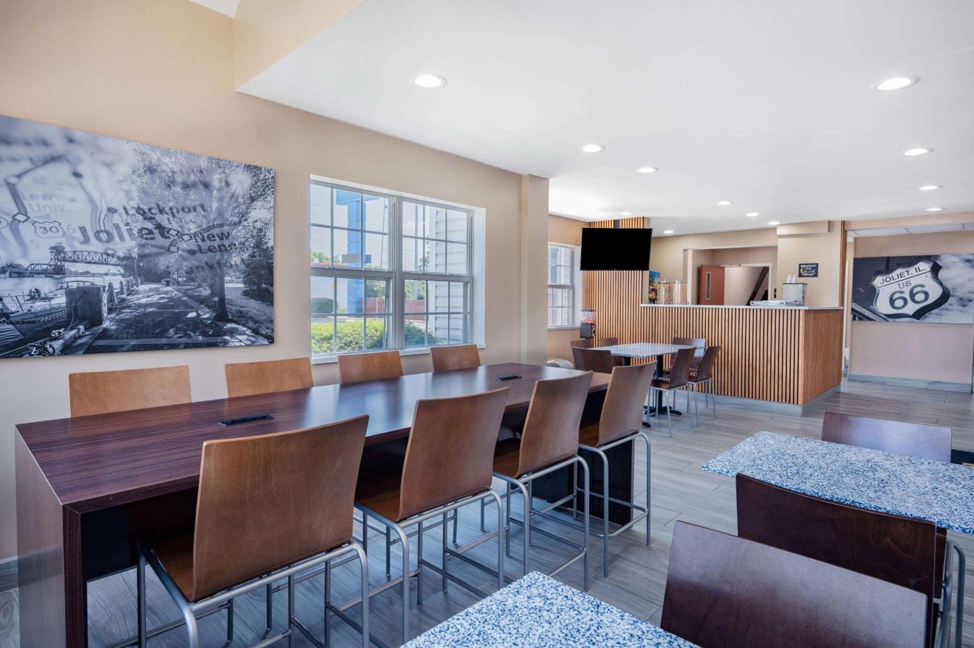 Super 8 By Wyndham Joliet Hotel Luaran gambar