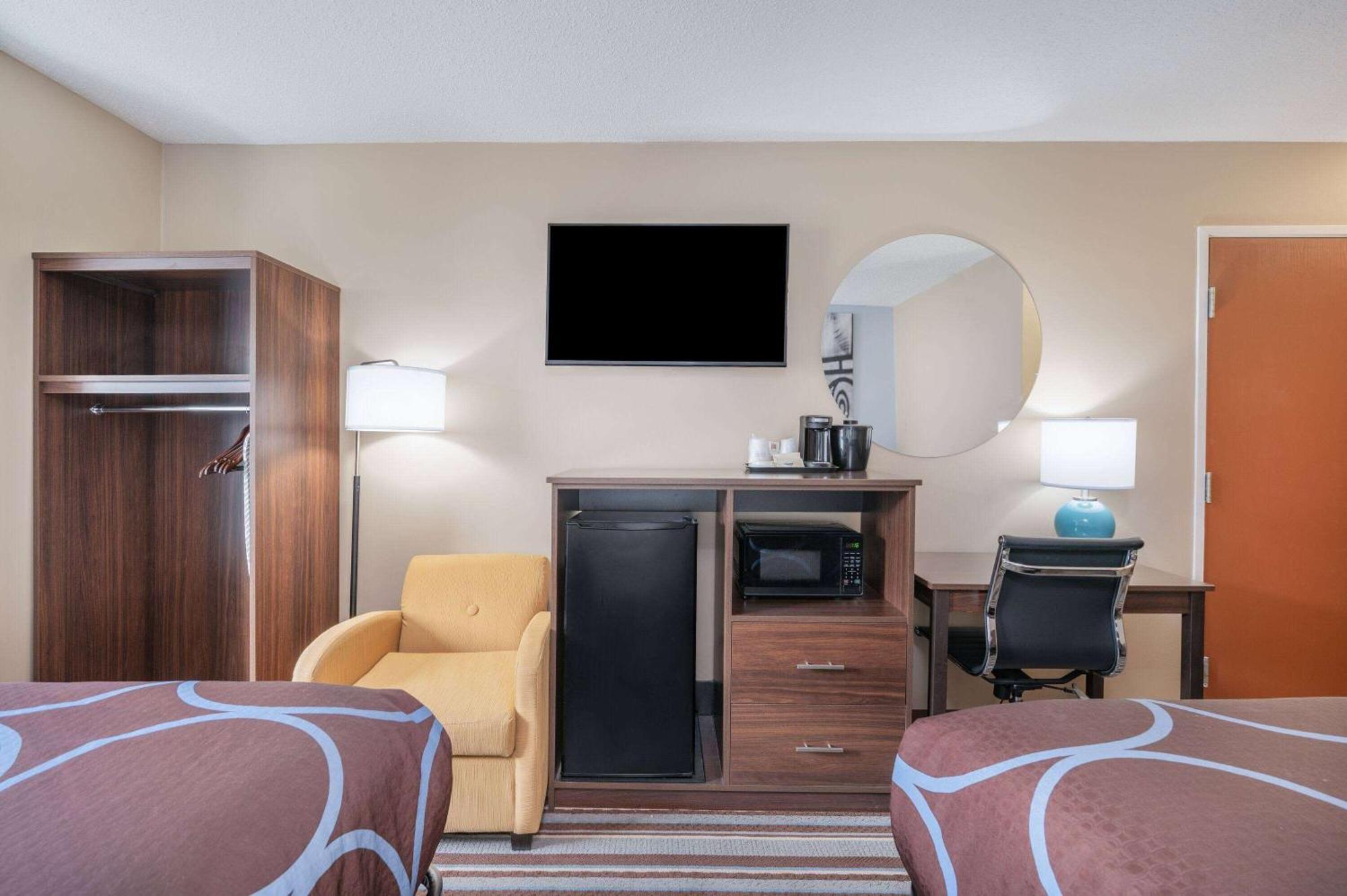 Super 8 By Wyndham Joliet Hotel Luaran gambar