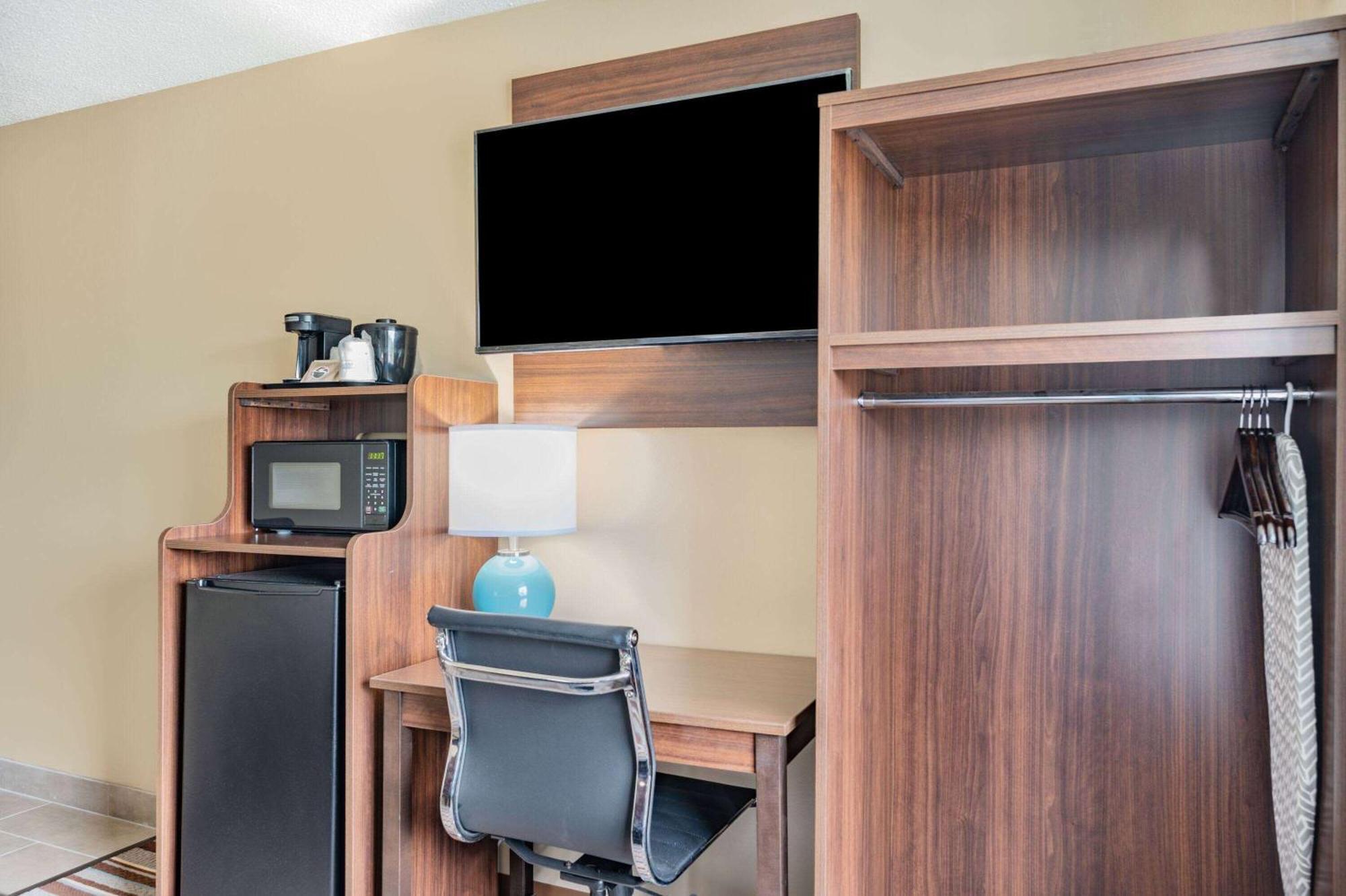 Super 8 By Wyndham Joliet Hotel Luaran gambar